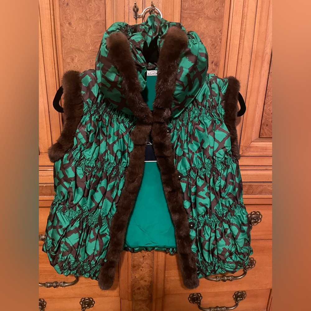 XS Oscar de la Renta fur vest.